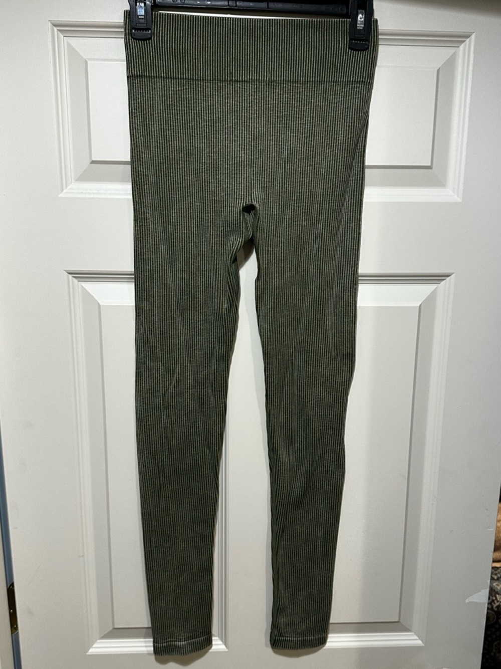 Green Ribbed Leggings - Picture 2 of 6